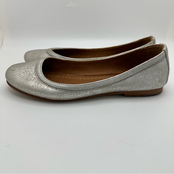 FRYE Silver Carson Ballet Flats Slip On Comfort size 7M - Picture 2 of 9